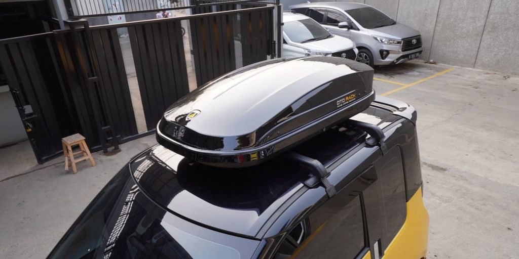 roof box mobil, bagasi external, aksesoris mobil SUV